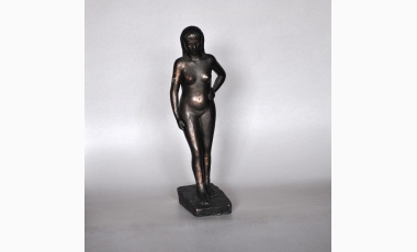 Egidio De Fichy: Nudino, 1952, gesso patinato, 35 cm.