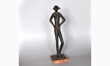 Egidio De Fichy: Nudino stilizzato, 1972, gesso patinato, 36 cm.