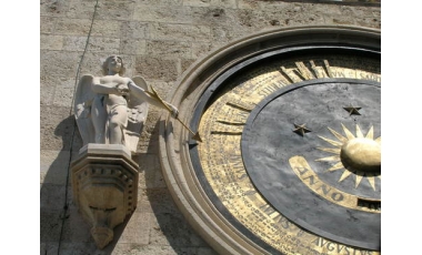 Particolare con l'angelo segnatore del Calendario astrologico perpetuo