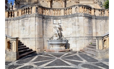 La Fontana dell'Abbondanza di Ignazio Buceti sulla scalea del Monte di Pietà