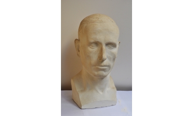 Egidio De Fichy: Don Saro, 1934, gesso bianco, 40 cm.